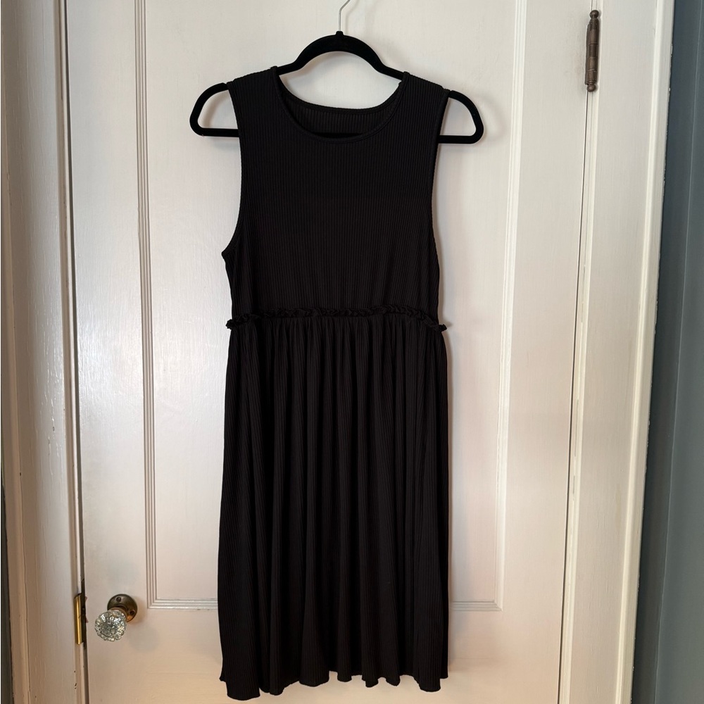 Black Sleeveless Dress